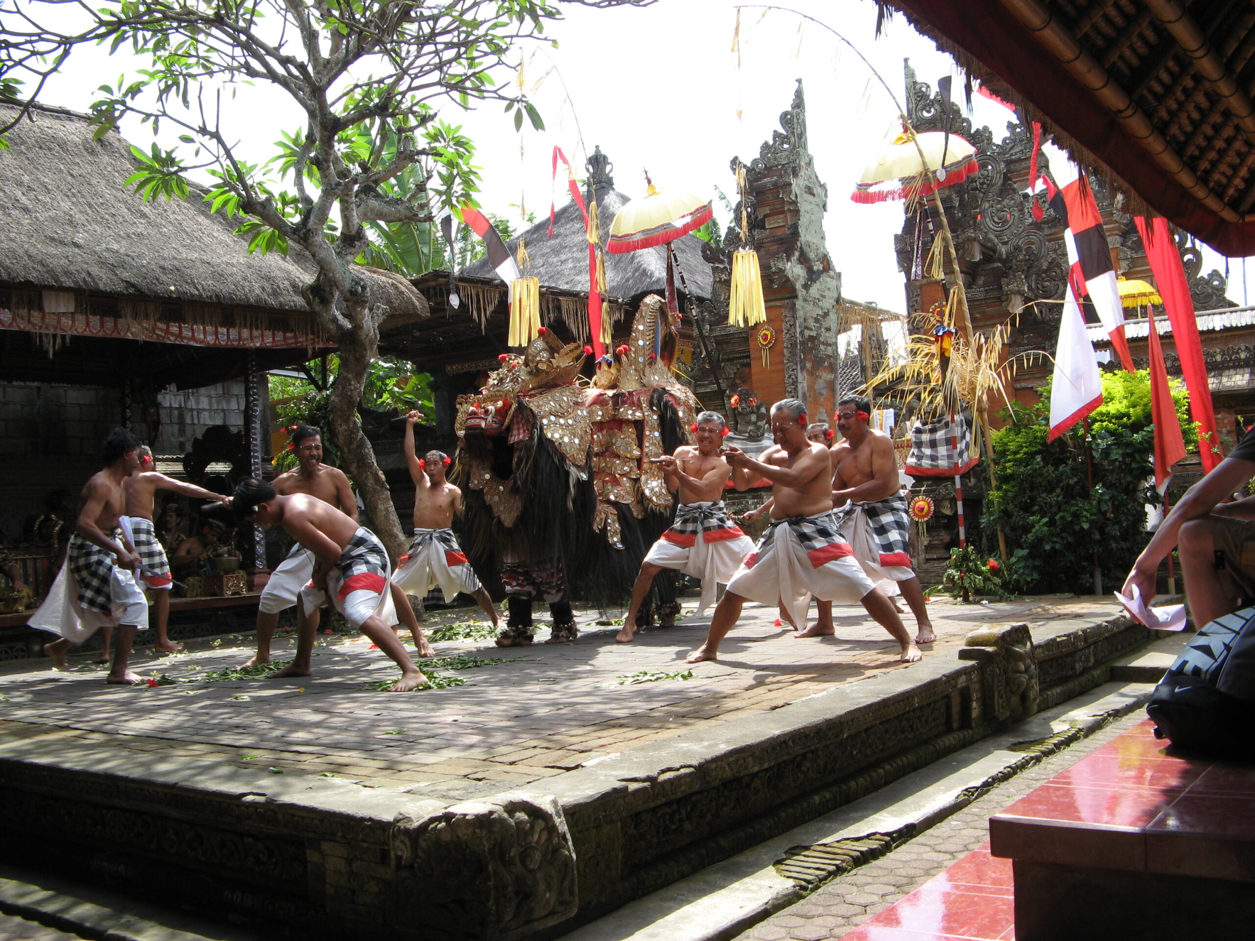 estranhos rituais A dança Barong