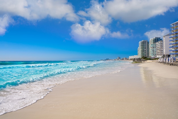 Quando viajar para Cancún? praia do forum de cancun playa gaviota azul 79295 11255 | Curiosidades | cancun, dicas, hoteis, lancha, mergulho, mexico, museus, passeio, turismo, Viagem