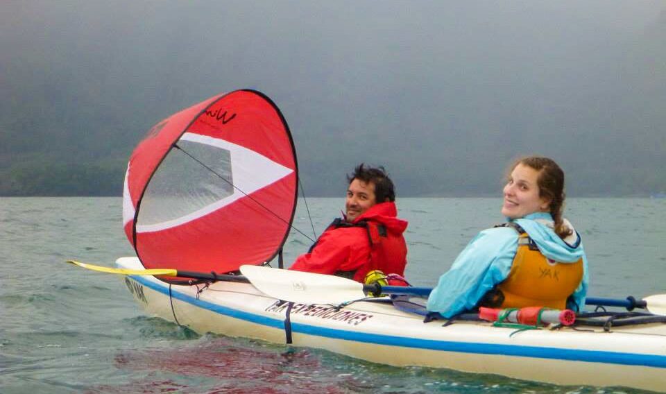 Caiaque de Pesca Duplo: A Dupla Aventura nas Águas Uma vela portátil pode ser uma aquisição interessante no seu caiaque