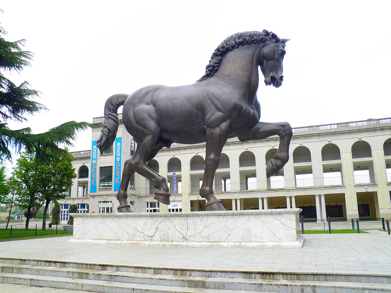 O dia que um cavalo passou voando no céu da Itália Ippodromo del Galoppo panoramio | Animais | animais, bizarro, cavalo, curioso, jaime maussan, leonardo daVinci, polêmica, ufos, video