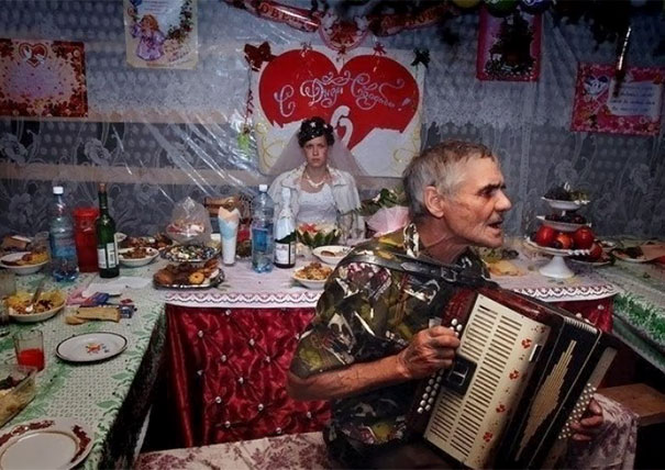 As piores ideias para fotos de casamento funny weird russian wedding photos 128 5ac48981d5d28 605 | Curiosidades | bizarro, casamento, fail, fotos, humor, ridículo, russia