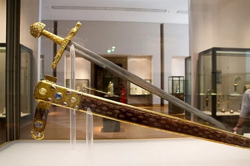 Espadas lendárias 131712152 original | Curiosidades | armas, curioso, espadas, histórias, incrível