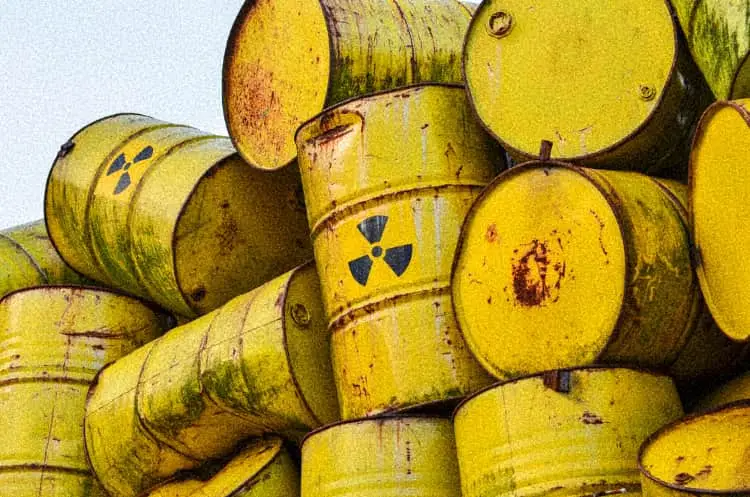 HISASHI OUCHI: a pessoa que tomou mais radiação no mundo e viveu por 83 dias Radioactive waste barrels .jpg | Bizarro | bizarro, curiosidades, japão, radiação