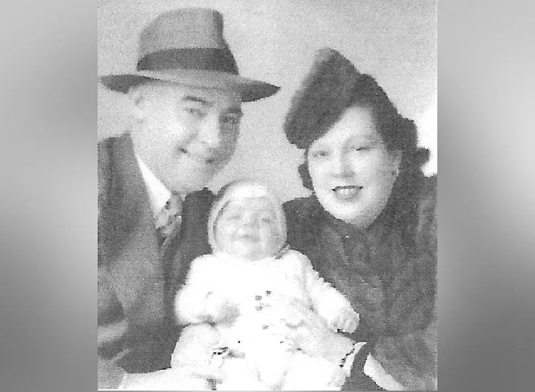 Ele foi a pessoa mais pesada da face da Terra Baby Minnoch with his parents.jpg | Bizarro | emagrecimento, gigante, gordura, incrível, obesidade, recordes
