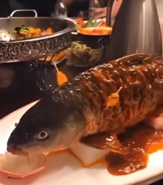 A refeição tão cruel que muitos chefs se recusam a servi-la Ying Yang Fish | Bizarro | bizarro, china, comida, nojento, peixe