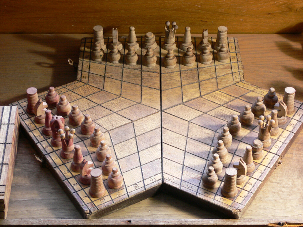 O jogo de xadrez com fortalezas 3 players chessboard | Curiosidades | bizarro. curioso, tabuleiro, xadrez