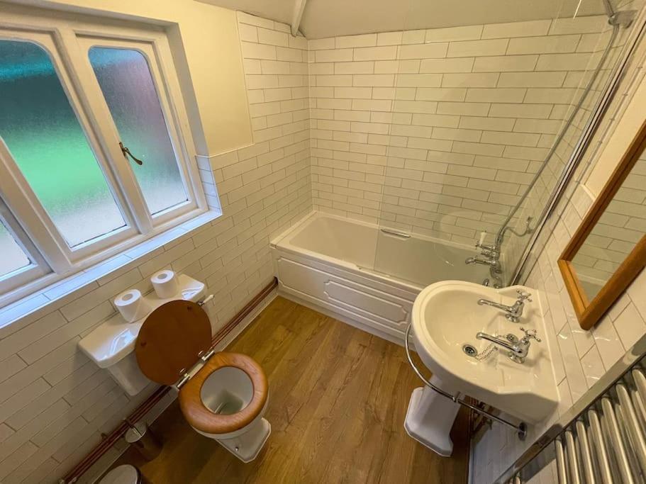 A casa-portão de Brockenhurst 402841730 | Curiosidades | castelinho, incrível, lugares