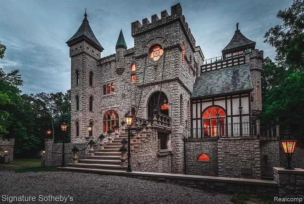 Casa-castelinho 462327765 122181933662059484 718221101676938042 n | Arquitetura | arquitetura, casa, castelo, curioso