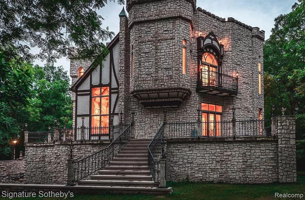 Casa-castelinho 462402639 122181933638059484 7976700282678901719 n | Arquitetura | arquitetura, casa, castelo, curioso