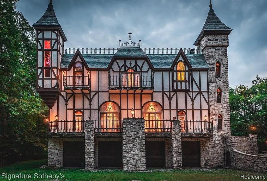 Casa-castelinho 462508437 122181933530059484 8363833672700156500 n | Arquitetura | arquitetura, casa, castelo, curioso
