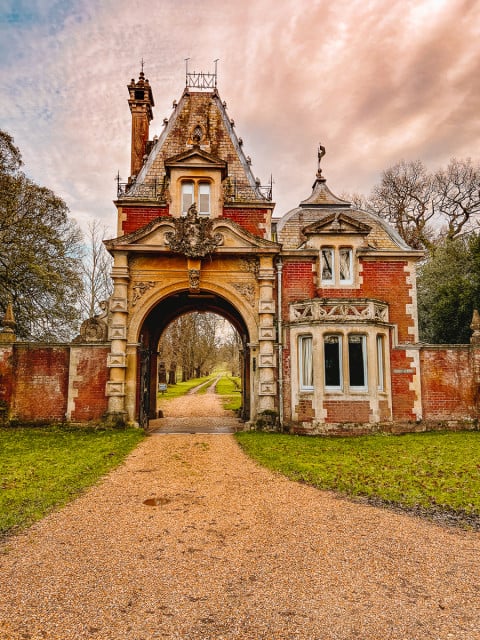 A casa-portão de Brockenhurst The Brockenhurst Gatehouse North Lodge New Forest 4 480x640 1 | Curiosidades | castelinho, incrível, lugares