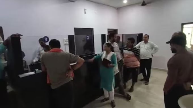 Ousadia total: Golpistas abrem uma AGÊNCIA falsa de banco fake bank | Curiosidades | golpe, Golpes e falcatruas, malandragem