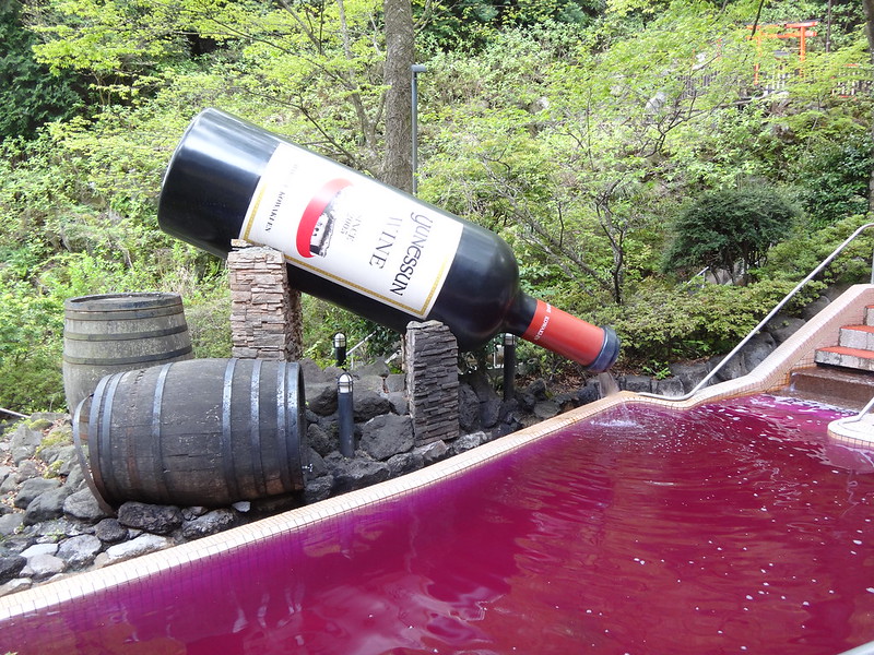 Piscina de vinho no Japão? Descubra o Yunessun Spa Resort Piscina de vinho no japão