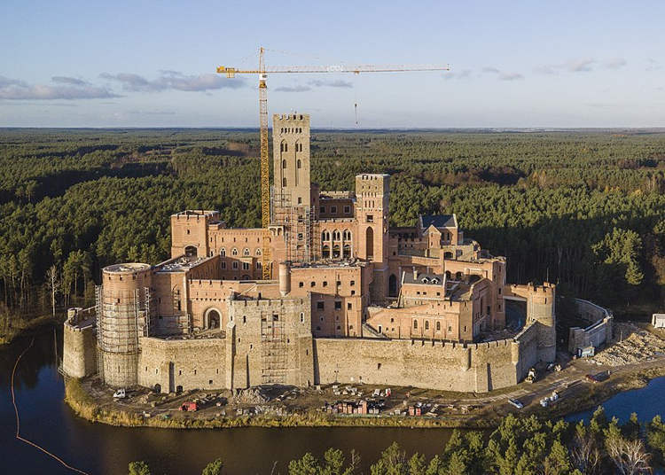 O castelo misterioso do lago Stobnica Stobnica Castle | Curiosidades | arquitetura, castelo, curioso, impressionante