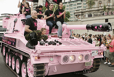 Ideias malucas e experimentos militares estranhos gay1 | Curiosidades | bizarro, curioso, guerra