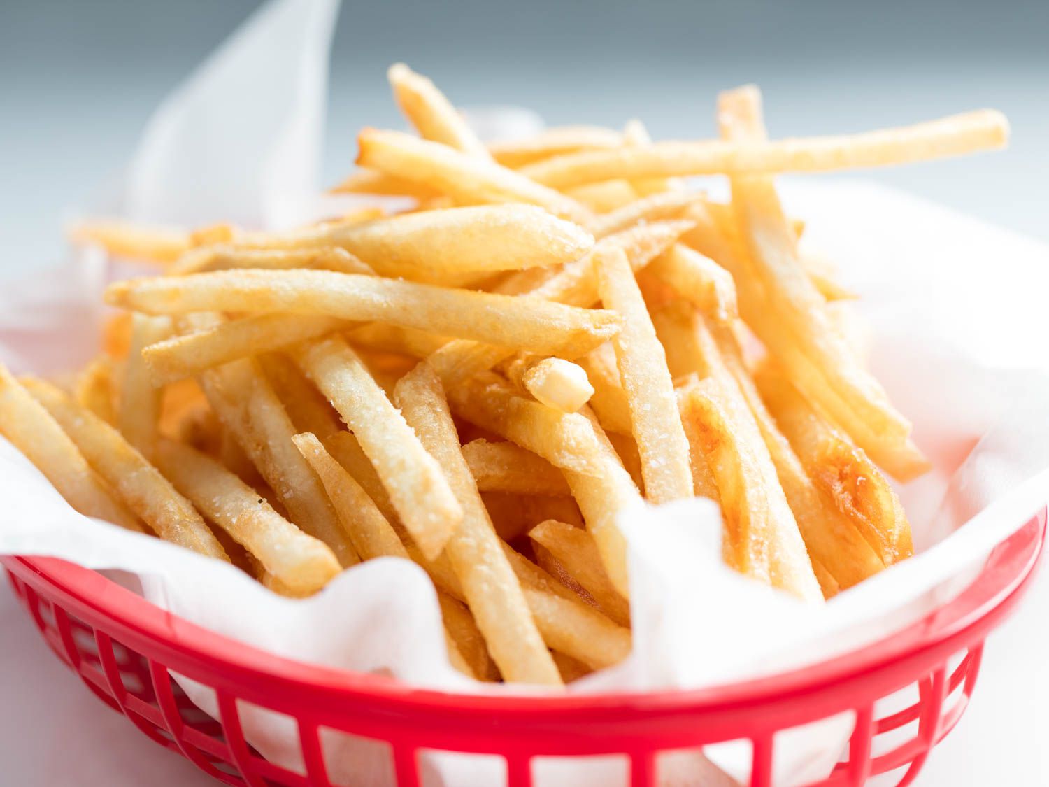 Air Fryer - Desvendando a Air Fraier: Benefícios, Dicas e Receitas para se deliciar! opt aboutcom coeus resources content migration serious eats seriouseats.com 2018 04 20180309 french fries vicky wasik 15 5a9844742c2446c7a7be9fbd41b6e27d | Dicas | Capacidade Air Fryer, Comprar Air Fryer, Dicas de Compra Air Fryer, Escolher Air Fryer, Marca Air Fryer, Melhor Air Fryer, Preço Air Fryer