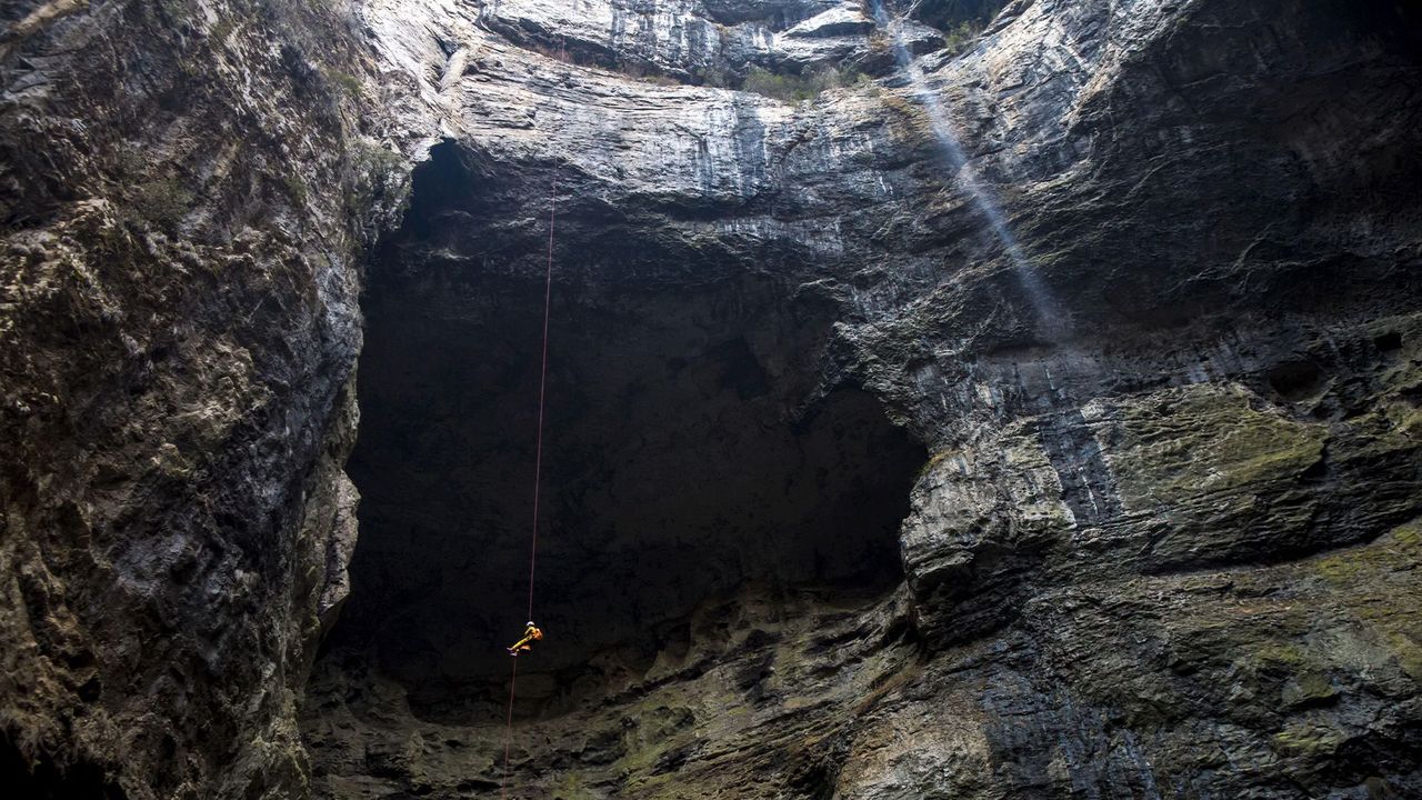 O sinkhole Xiaozhai Tiankeng - "O poço celestial" | Lugares | china, curiosidade, lugares, montanha