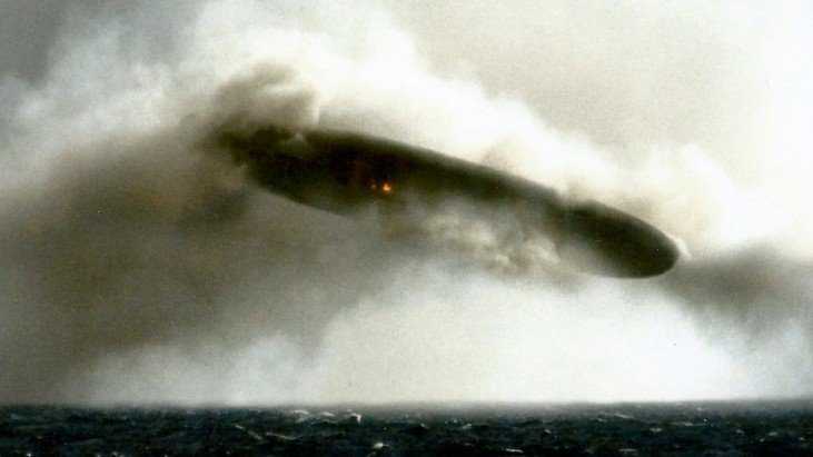 Um mesmo design de UFO em 7 casos diferentes As fotos teriam sido obtidas em 1971 pelo submarino USS Trepang quando este fazia manobras militares no mar do norte.
