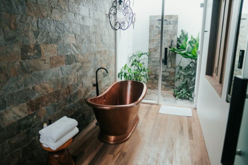 Luxo e conforto na decoração: Como elevar sua casa Bathroom oasis 830x554 1 | Dicas | ambiente, arquitetura, casa, decoração, dicas