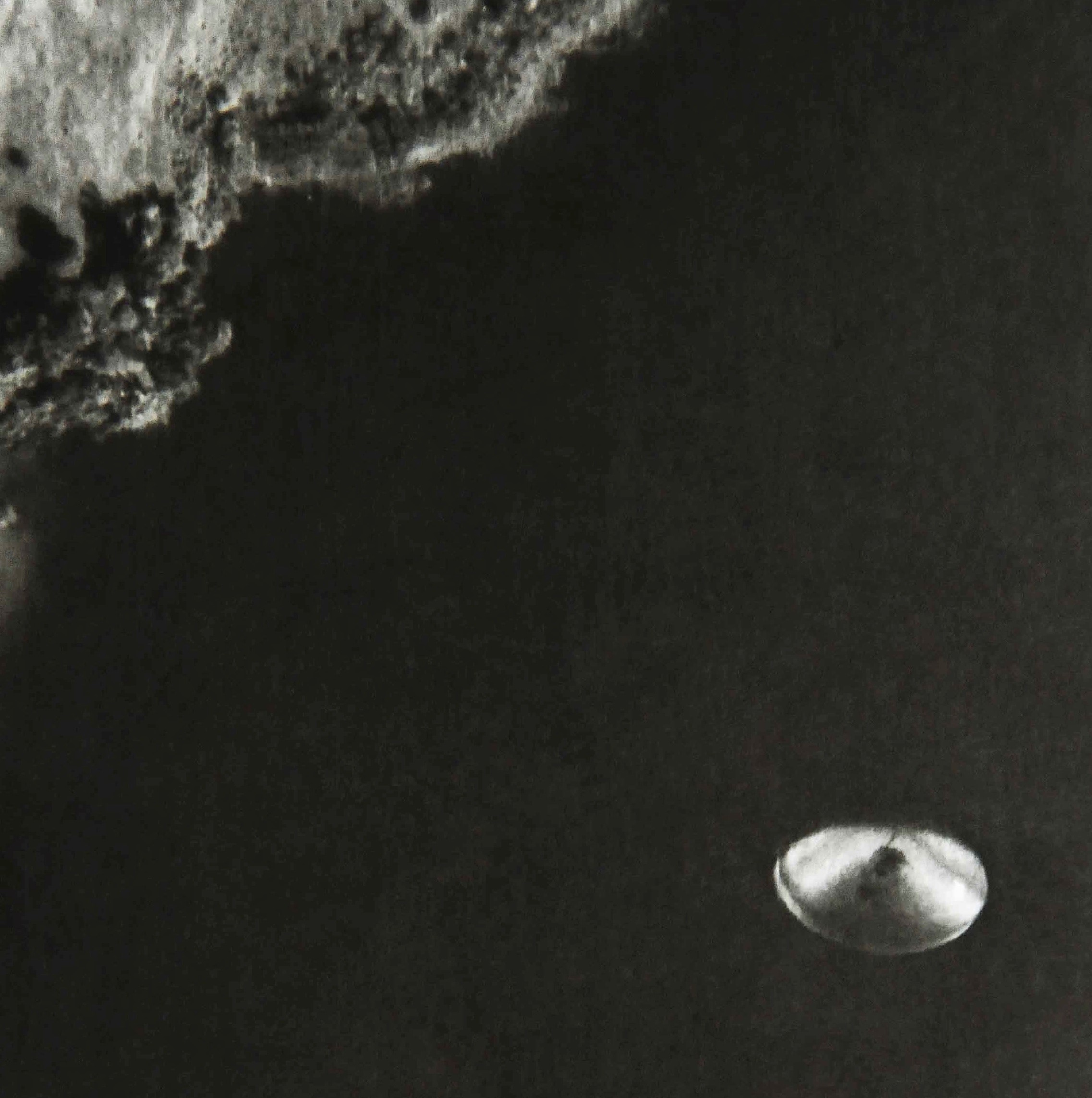 Um mesmo design de UFO em 7 casos diferentes UFO photographed from above by mapping aircraft of the Costa Rican government 1971 lake in backgroun | Curiosidades | discos voadores, naves, OVNIs, UAP, ufologia, ufos