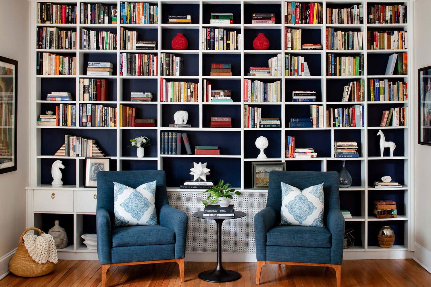 Luxo e conforto na decoração: Como elevar sua casa livros na decoração