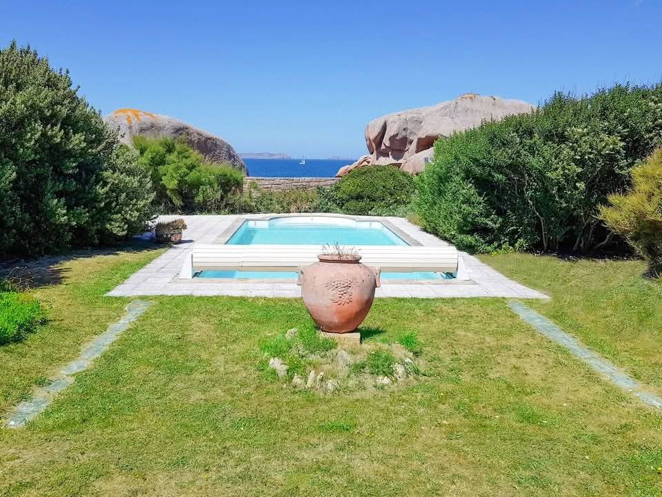 Melhor que um castelo e que uma ilha? Um castelo na ilha 473536604 591207107041444 552459774491674653 n | Arquitetura | arquitetura, castelo, curioso, lugares