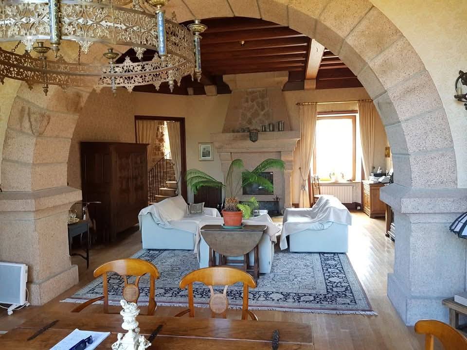 Melhor que um castelo e que uma ilha? Um castelo na ilha 473729771 591206323708189 4190176673073854509 n | Arquitetura | arquitetura, castelo, curioso, lugares