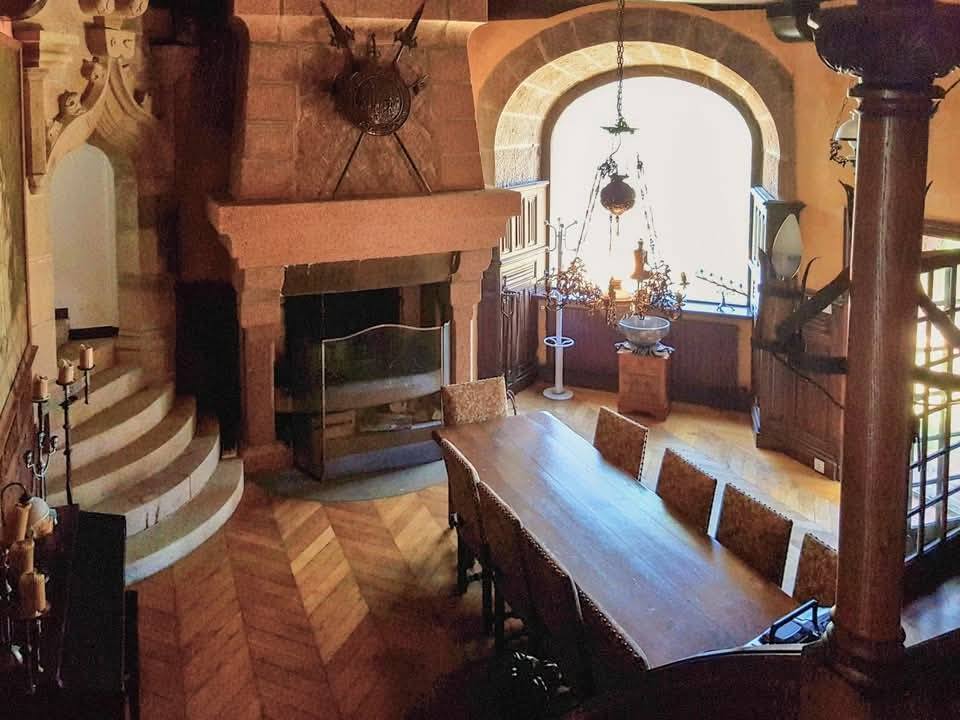 Melhor que um castelo e que uma ilha? Um castelo na ilha 473801897 591206207041534 8650668260560798495 n | Arquitetura | arquitetura, castelo, curioso, lugares