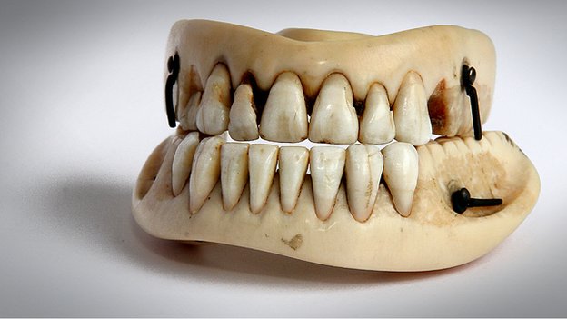 O remédio que faz renascer os dentes perdidos Dentadura feita com dentes de Waterloo
