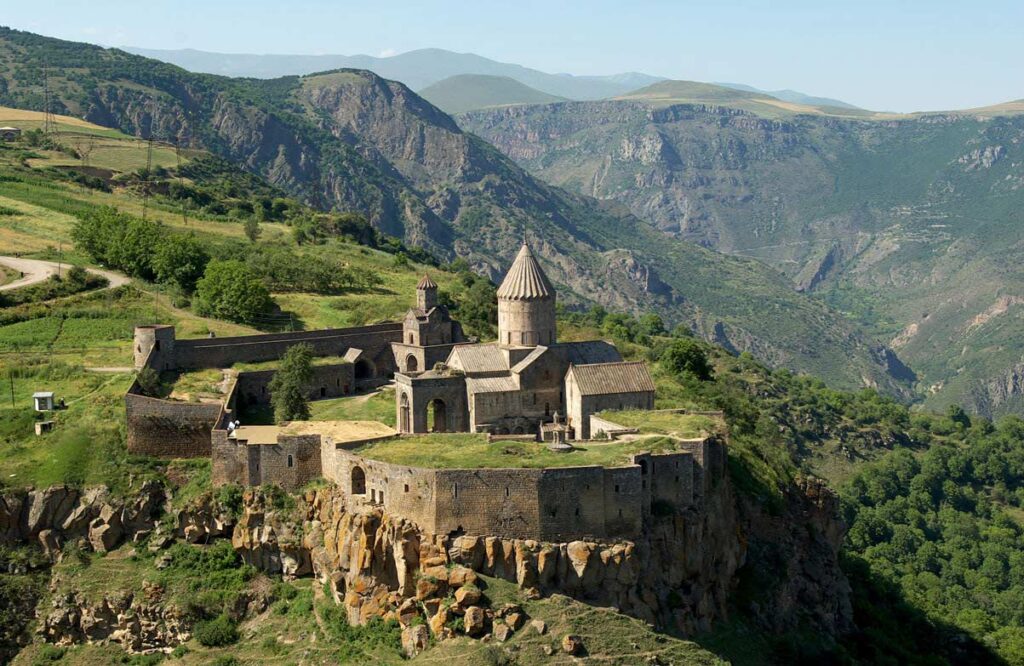 O impressionante mosteiro de Tatev juju16 | Lugares | armênia, lugares, mosteiro