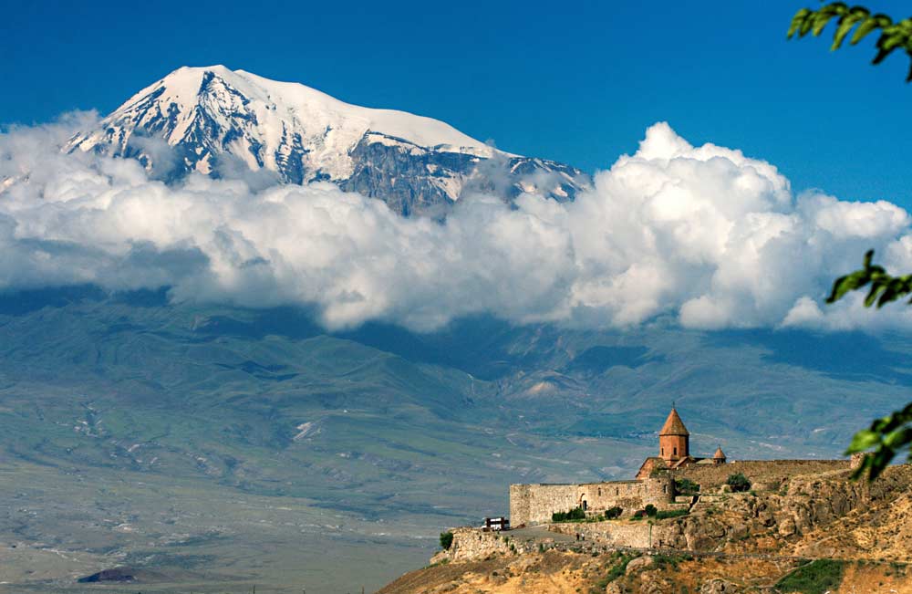 O impressionante mosteiro de Tatev juju9 | Lugares | armênia, lugares, mosteiro