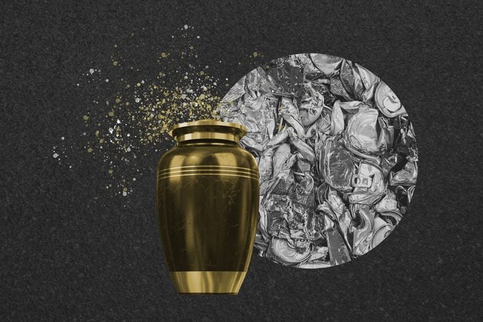 10 objetos bizarros encontrados em Lixões urn ashes garbage finds collage | Curiosidades | curiosidades, incrível, lixão, lixo, sorte