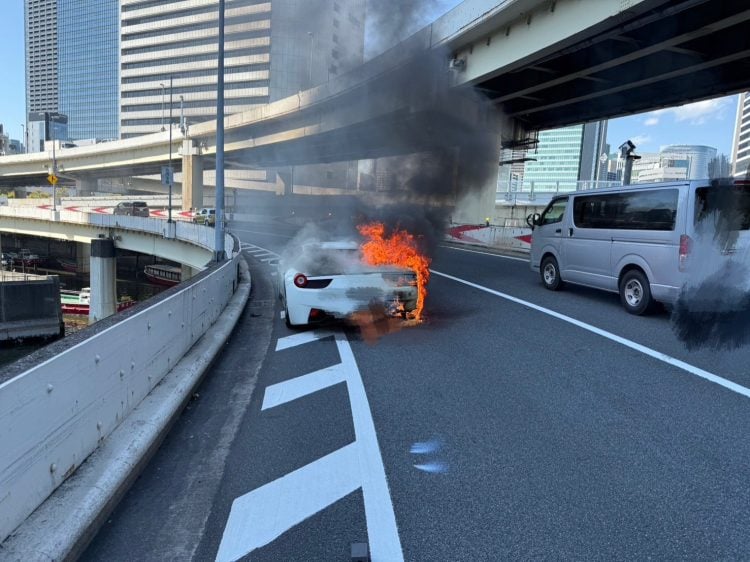 Ferrari: O sonho de dez anos queimou em 10 minutos Honkon Ferrari2 750x562 1 | Curiosidades | carro, curiosidades, ferrari