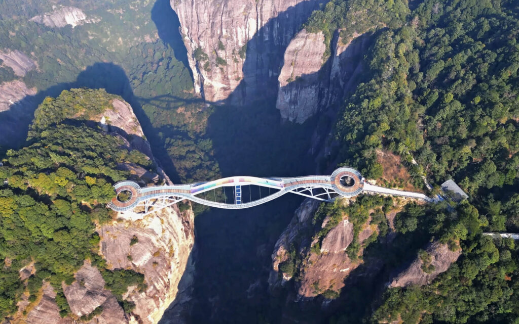 Descubra a impressionante Ponte Ruyi, na China Ruyi GlassDownGreenTerrain | Lugares | Lugares