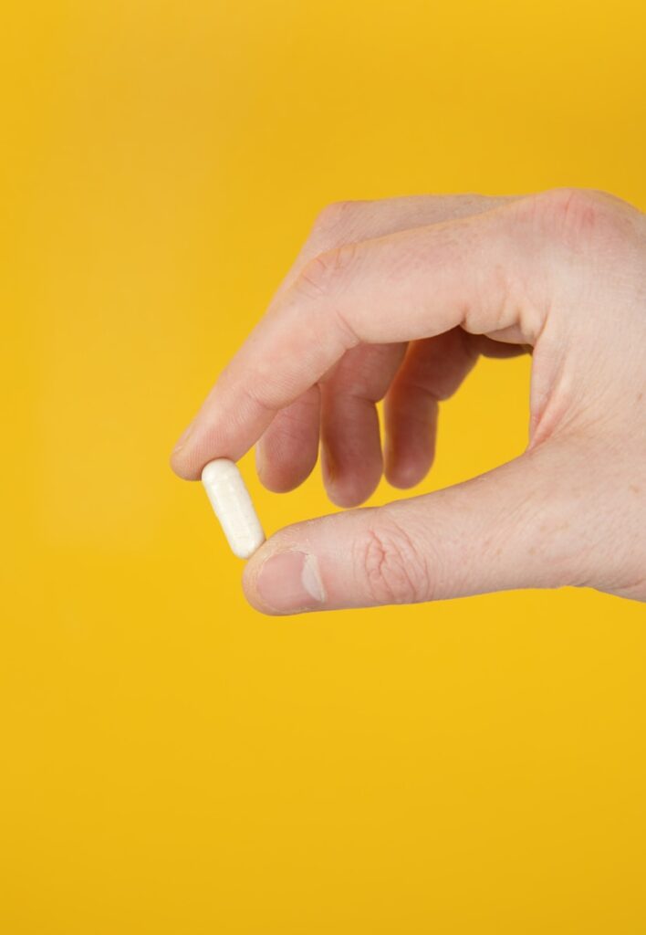 Coreia do Sul dá mais um passo na direção de curar o envelhecimento person holding white cigarette stick