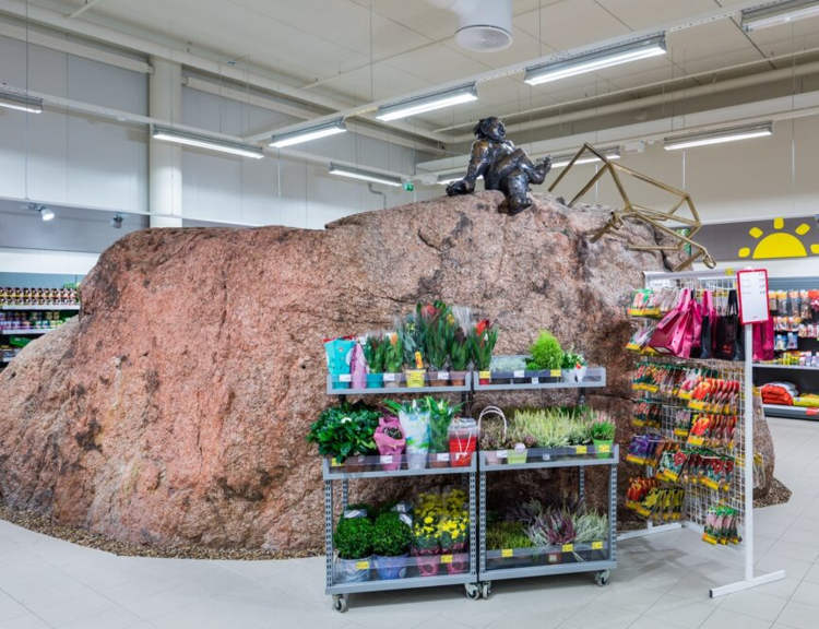"Tinha uma pedra no caminho": A loja com uma pedra no meio supermarket boulder | Lugares | curioso, estonia, incrível, pedra