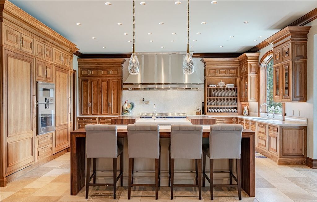 Uma mansão em Ohio Masterpiece Estate in Ohio with Unique Amenities and Impeccable Craftsmanship Listed for 19995000 10 | Arquitetura | arquitetura, casa, imóvel, mansão