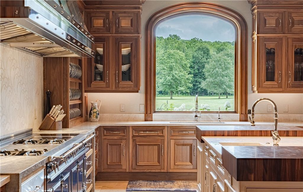 Uma mansão em Ohio Masterpiece Estate in Ohio with Unique Amenities and Impeccable Craftsmanship Listed for 19995000 12 | Arquitetura | arquitetura, casa, imóvel, mansão