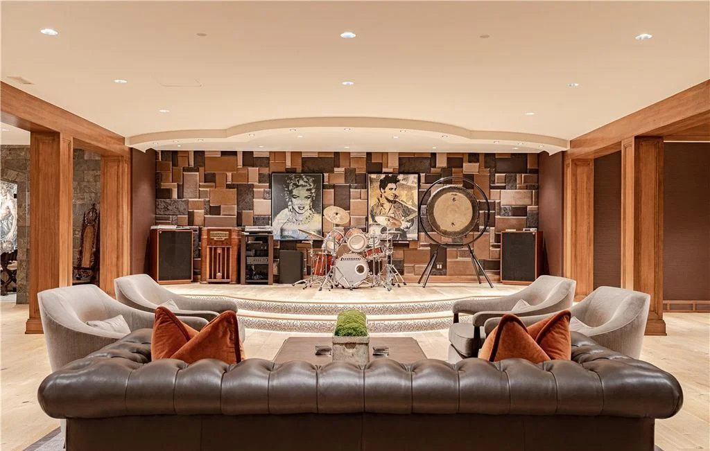Uma mansão em Ohio Masterpiece Estate in Ohio with Unique Amenities and Impeccable Craftsmanship Listed for 19995000 29 | Arquitetura | arquitetura, casa, imóvel, mansão