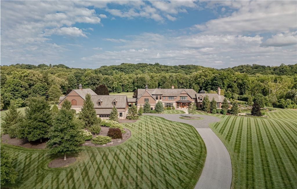 Uma mansão em Ohio Masterpiece Estate in Ohio with Unique Amenities and Impeccable Craftsmanship Listed for 19995000 3 | Arquitetura | arquitetura, casa, imóvel, mansão