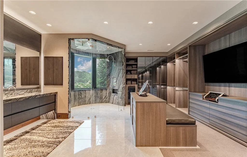 Uma mansão em Ohio Masterpiece Estate in Ohio with Unique Amenities and Impeccable Craftsmanship Listed for 19995000 30 | Arquitetura | arquitetura, casa, imóvel, mansão