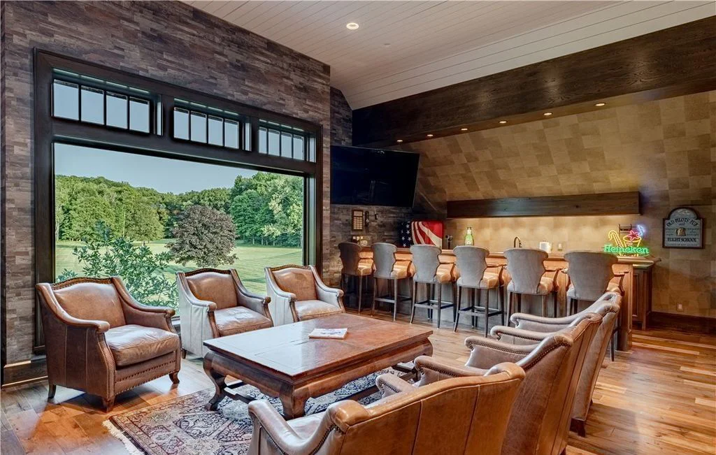 Uma mansão em Ohio Masterpiece Estate in Ohio with Unique Amenities and Impeccable Craftsmanship Listed for 19995000 33 | Arquitetura | arquitetura, casa, imóvel, mansão