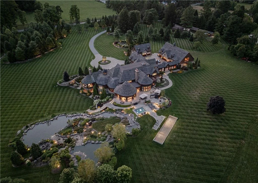 Uma mansão em Ohio Masterpiece Estate in Ohio with Unique Amenities and Impeccable Craftsmanship Listed for 19995000 43 | Arquitetura | arquitetura, casa, imóvel, mansão