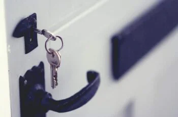 Duas notícias bizarras e uma boa door lock | Curiosidades | curiosidades, Textos