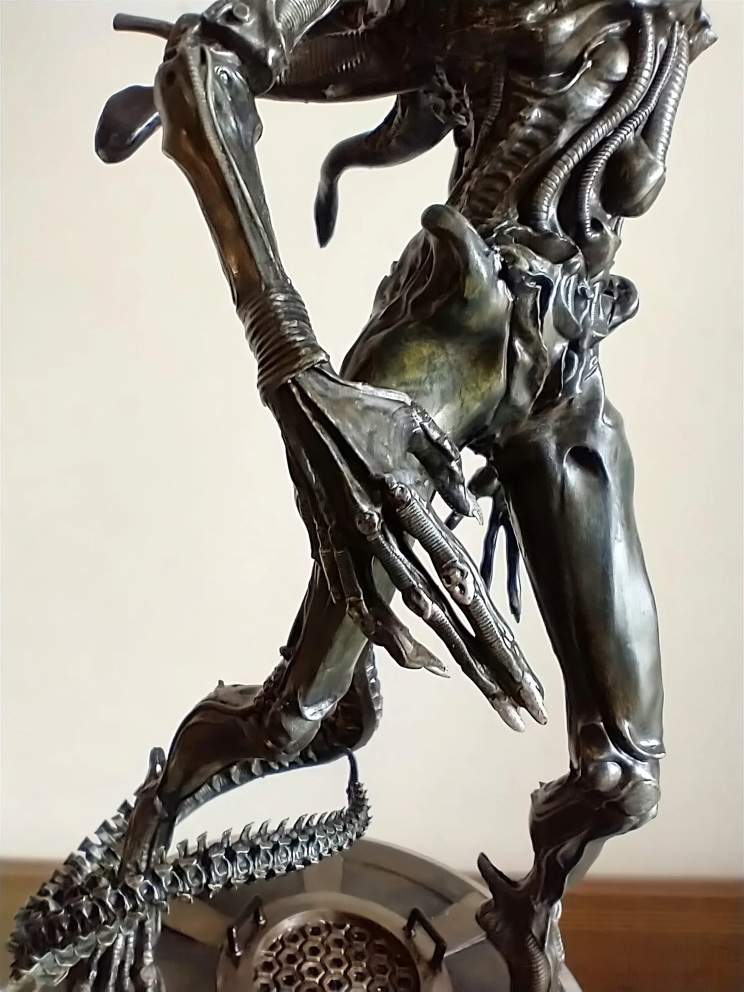Xenomorfo parte final - Pintura maozinha | Arte | 3d, aliens, escultura, xenomorfo
