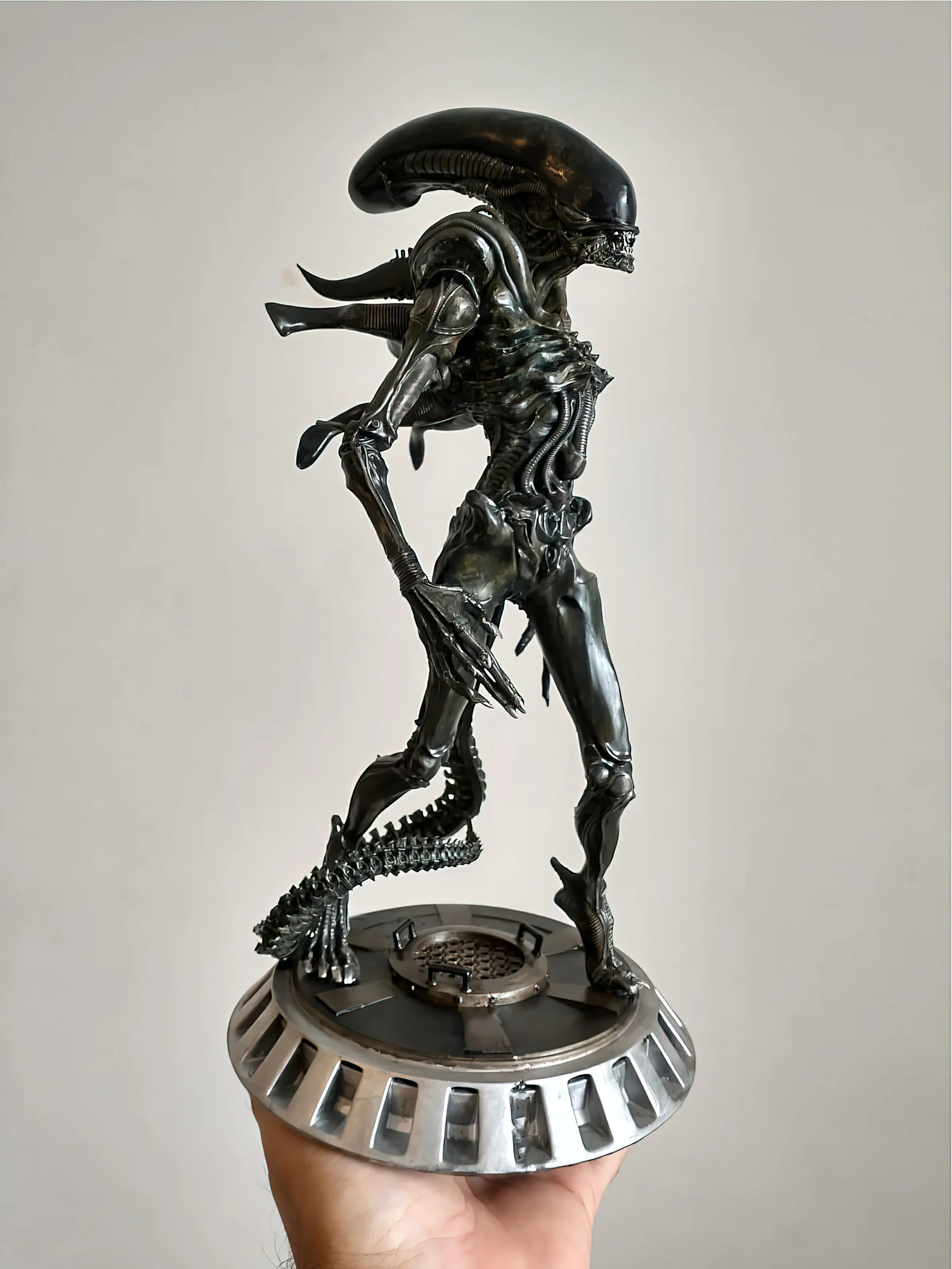 Xenomorfo parte final - Pintura namao | Arte | 3d, aliens, escultura, xenomorfo