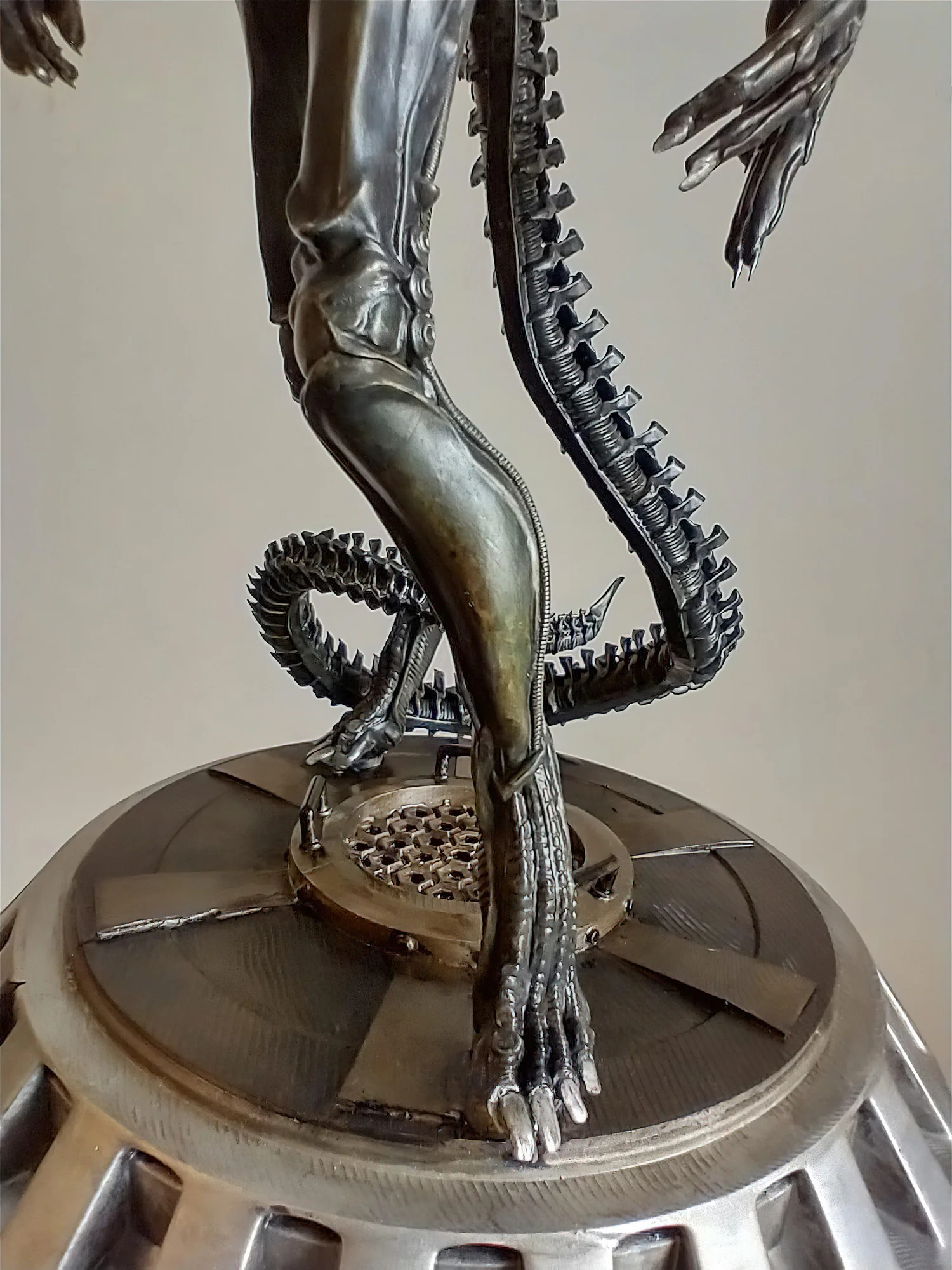 Xenomorfo parte final - Pintura pezinho | Arte | 3d, aliens, escultura, xenomorfo