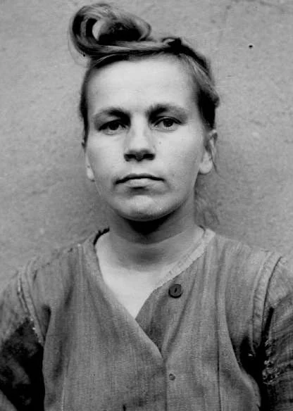 Foto Gump do dia: Os momentos finais de Elisabeth Volkenrath Elisabeth Volkenrath | Foto gump do dia | foto gumo do dia, nazista, segunda guerra mundial