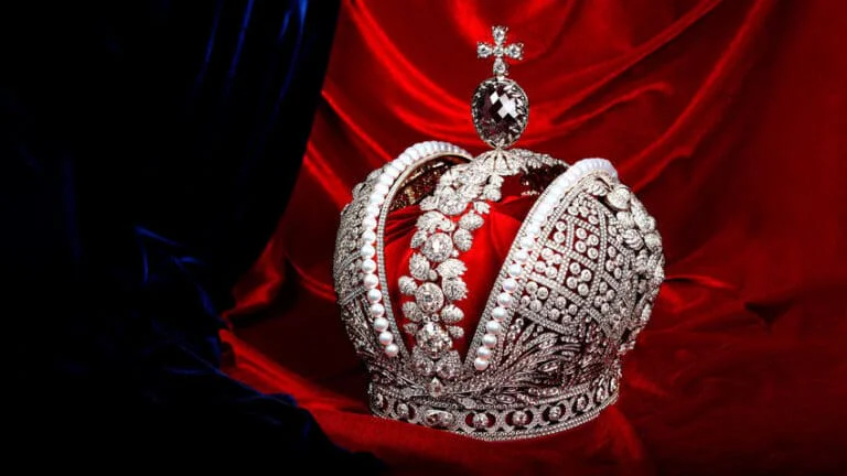 Máscaras, capacetes e adereços de cabeça que marcaram o mundo 8. Catherine the Greats Imperial Crown Russia 768x432 1 | Curiosidades | adereços, cabeça, curiosidades, histórico, mascaras, midia, reis