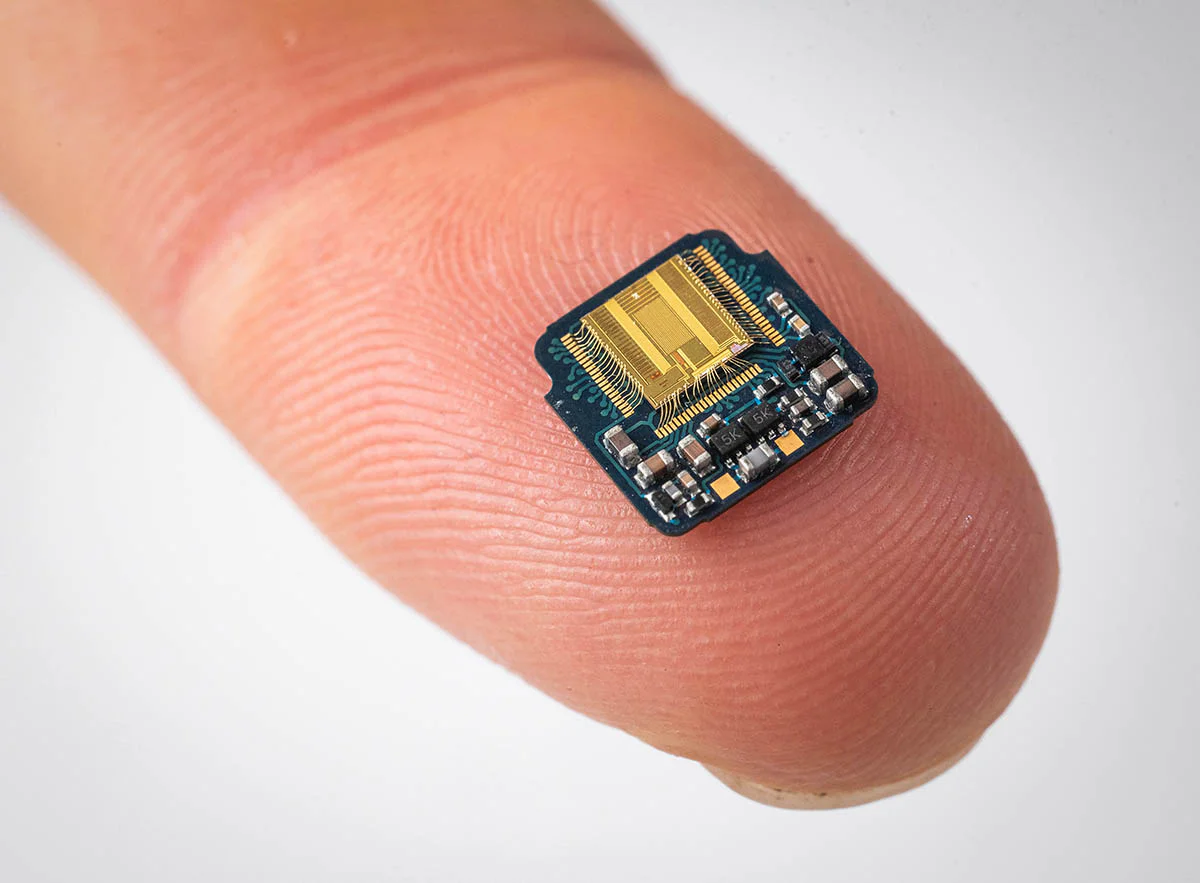Olho biônico promete restaurar a visão de cegos Microchip | Tecnologia | cego, olho, Tecnologia, visão